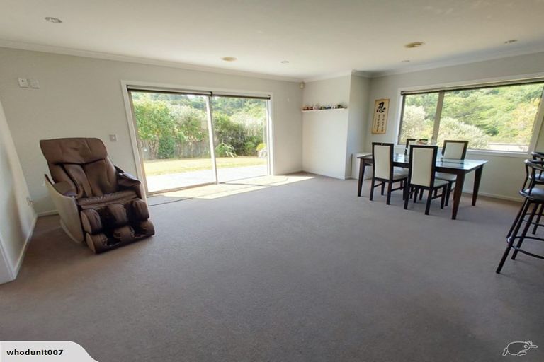 Photo of property in 6 Tararua Close, Aotea, Porirua, 5024