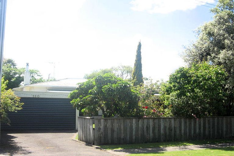 Photo of property in 160 Victoria Street, Cambridge, 3434