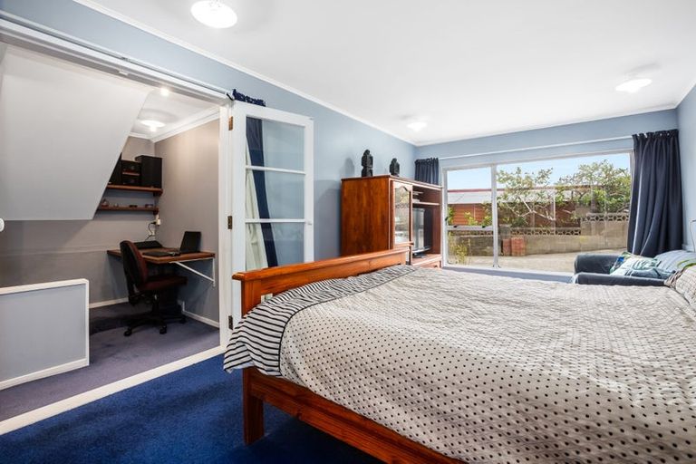 Photo of property in 22c Kahu Road, Paremata, Porirua, 5024