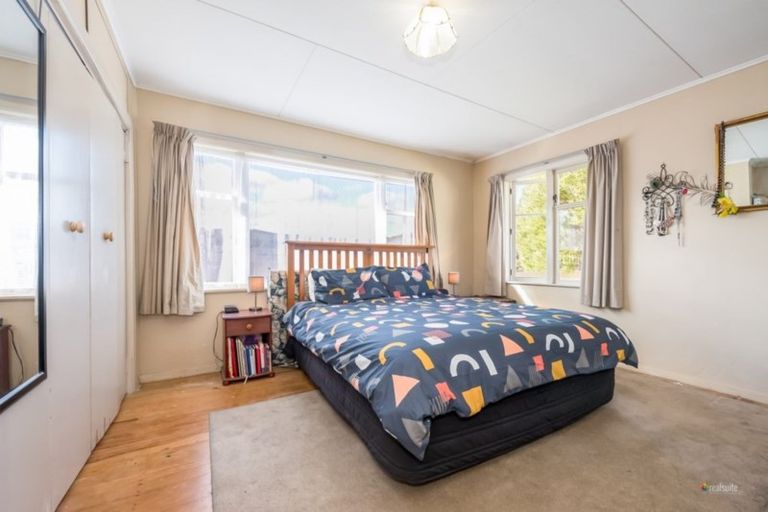 Photo of property in 15 Gardiner Grove, Wainuiomata, Lower Hutt, 5014