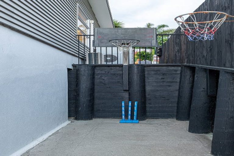 Photo of property in 18 Beulah Avenue, Rothesay Bay, Auckland, 0630