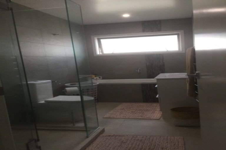 Photo of property in 35 Riverglade Parkway, Te Atatu South, Auckland, 0610