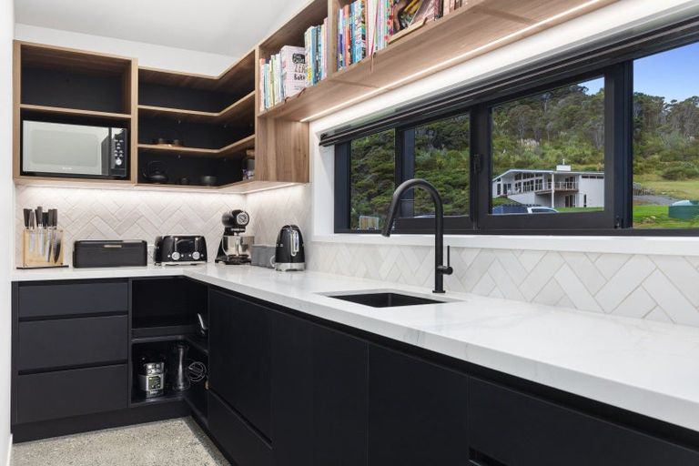 Photo of property in 2 Waiari Way, Kuaotunu West, Whitianga, 3592