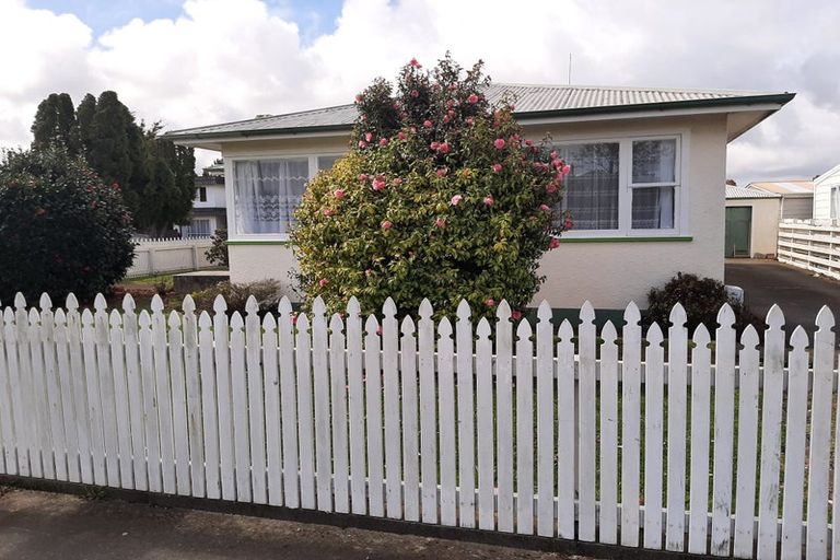 Photo of property in 15 Brett Place, Takaro, Palmerston North, 4412