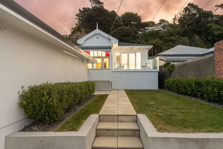Photo of property in 81 Marine Parade, Seatoun, Wellington, 6022