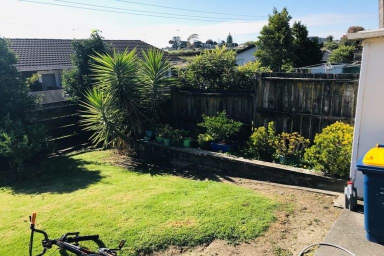 Photo of property in 5/85 Edmonton Road, Henderson, Auckland, 0612