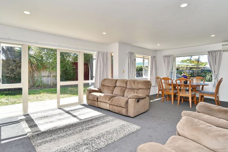 Photo of property in 142c Wainoni Road, Avondale, Christchurch, 8061