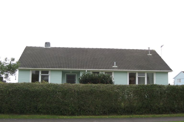 Photo of property in 3 Resolution Place, Marfell, New Plymouth, 4310