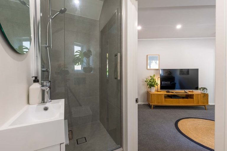 Photo of property in 5 Whale Cove, Stanmore Bay, Whangaparaoa, 0932