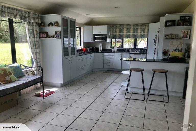 Photo of property in 176a East Coast Road, Forrest Hill, Auckland, 0620