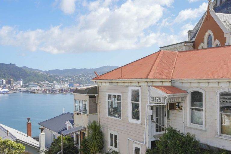 Photo of property in 71 Hawker Street, Mount Victoria, Wellington, 6011