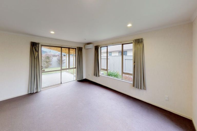 Photo of property in 6 Geneva Terrace, Kelvin Grove, Palmerston North, 4414