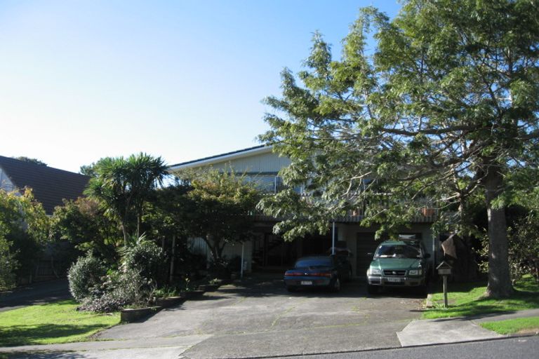 Photo of property in 27 Pickwick Parade, Mellons Bay, Auckland, 2014