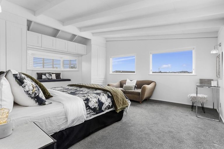 Photo of property in 35 Seaview Avenue, Northcote, Auckland, 0627