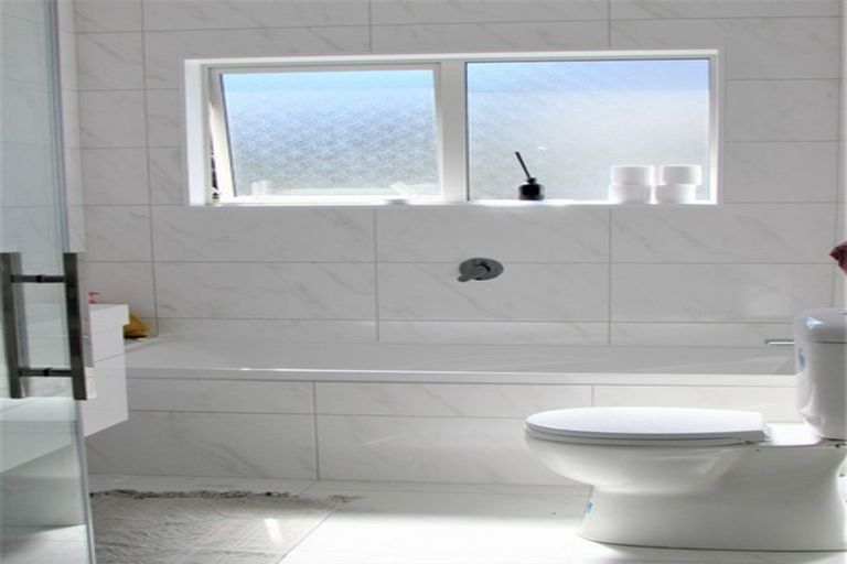 Photo of property in 33 Havana Rise, Grenada Village, Wellington, 6037