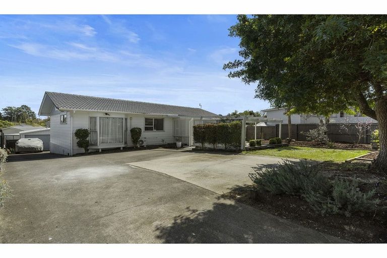 Photo of property in 43 Archmillen Avenue, Pakuranga Heights, Auckland, 2010