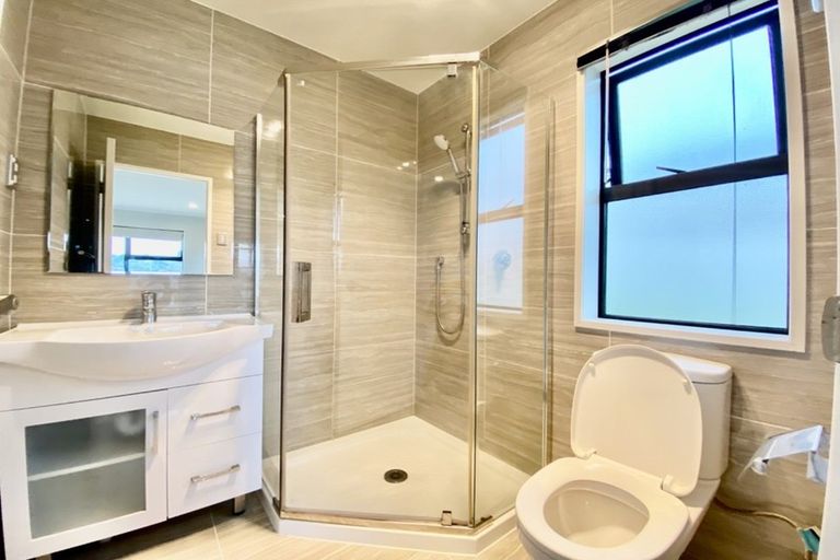 Photo of property in 14 Ray Small Drive, Papakura, 2110