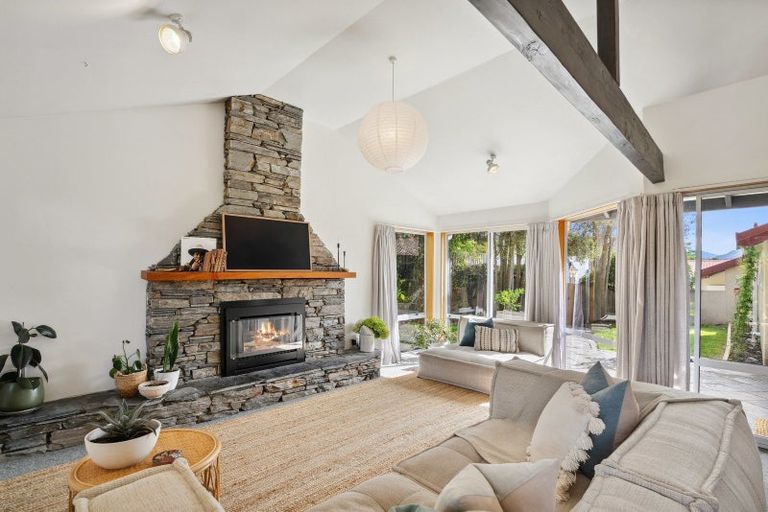 Photo of property in 15b Heuchan Lane, Wanaka, 9305