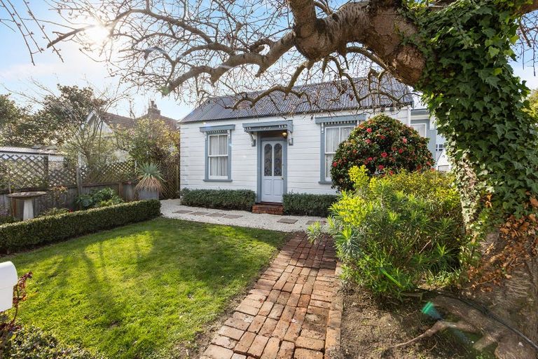 Photo of property in 147a Holly Road, St Albans, Christchurch, 8014