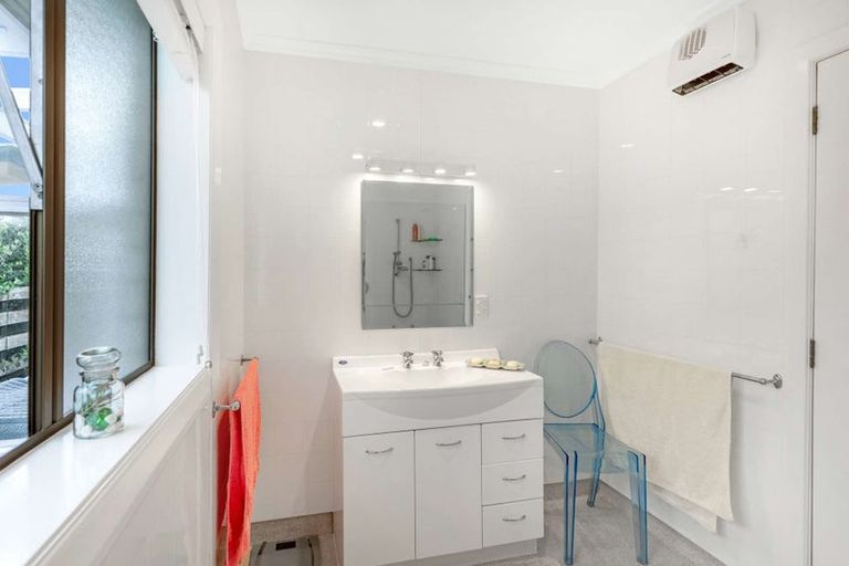 Photo of property in 5 Chertsey Court, Roslyn, Palmerston North, 4414