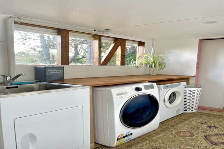 Photo of property in 669 South Titirangi Road, Titirangi, Auckland, 0604