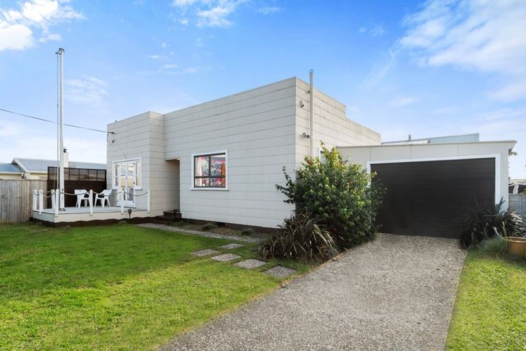 Photo of property in 35 Ngatai Road, Otumoetai, Tauranga, 3110