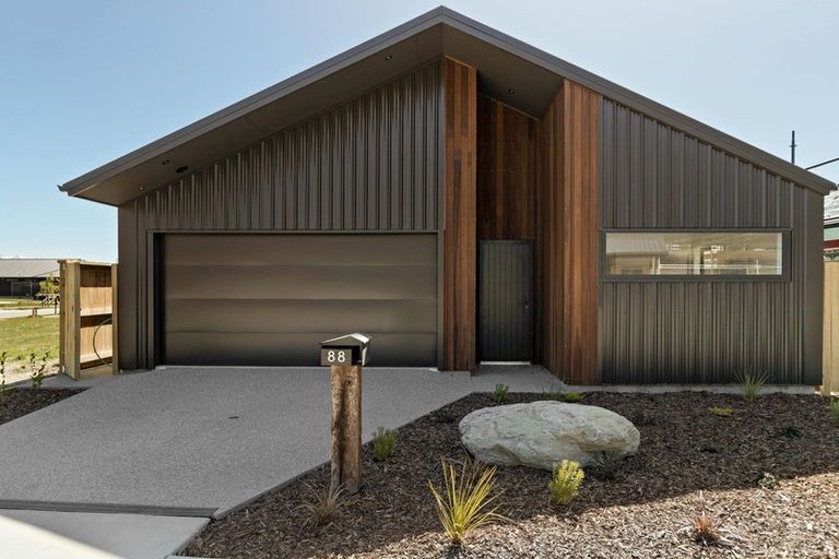 Photo of property in 88 Howden Drive, Jacks Point, 9371