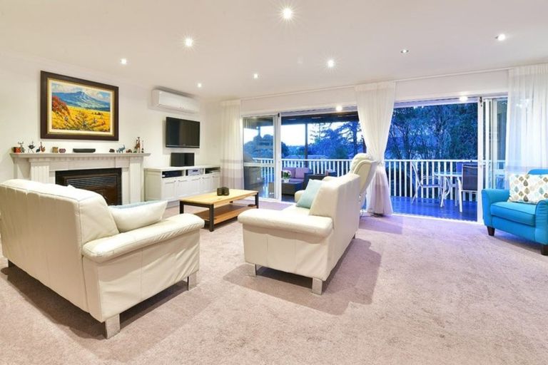 Photo of property in 1/56 Woodlands Crescent, Browns Bay, Auckland, 0630