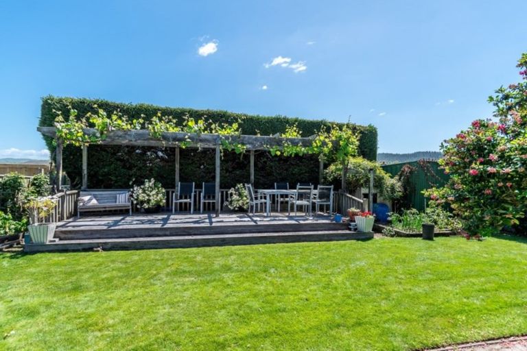 Photo of property in 129 North Shore Road, Eskdale, Napier, 4182