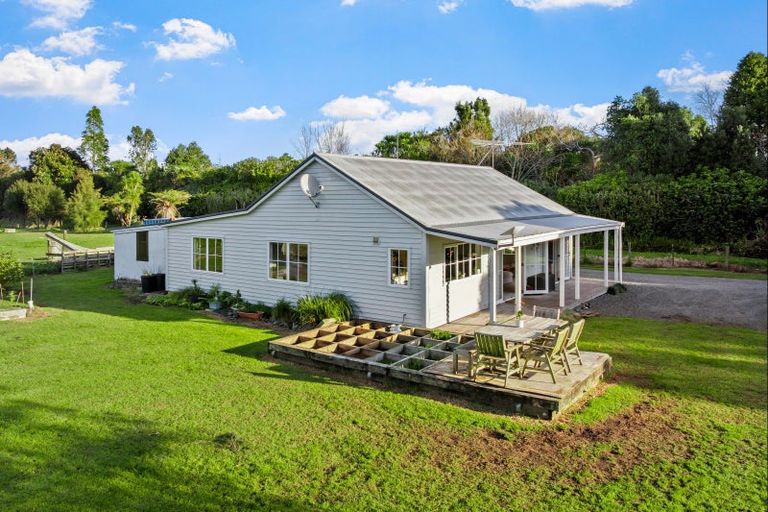 Photo of property in 242b Omaha Flats Road, Tawharanui Peninsula, 0986