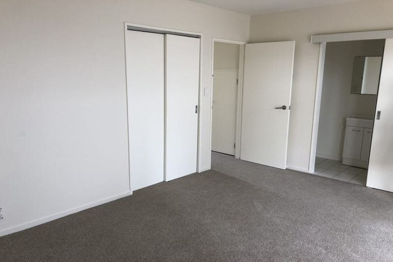 Photo of property in Krisley Court, 1/6 Ambrico Place, New Lynn, Auckland, 0600