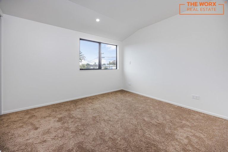 Photo of property in 56e Cyclamen Road, Mangere, Auckland, 2022