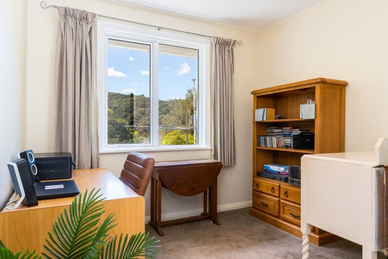 Photo of property in 20 Pinehaven Road, Pinehaven, Upper Hutt, 5019