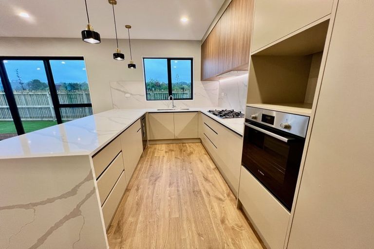 Photo of property in 16 Kiokio Place, Swanson, 0614