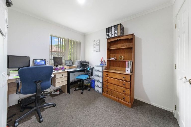 Photo of property in 19 Trovare Place, Golflands, Auckland, 2013