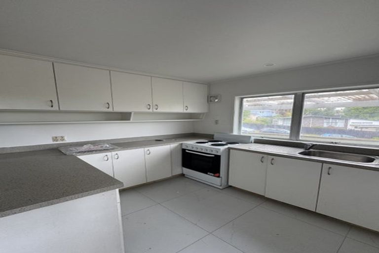 Photo of property in 4 Tawavale Crescent, Totara Vale, Auckland, 0629