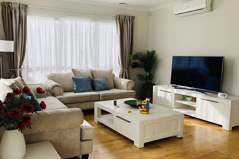 Photo of property in 30 Drumbuoy Drive, Flat Bush, Auckland, 2019