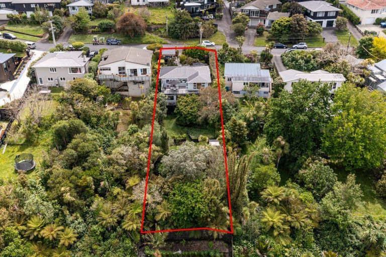 Photo of property in 40 Peter Terrace, Castor Bay, Auckland, 0620