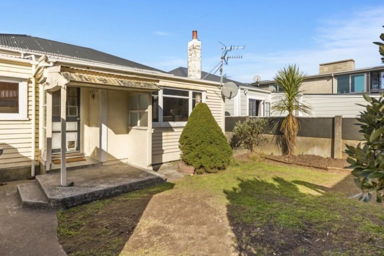 Photo of property in 5 Bay Street, Petone, Lower Hutt, 5012
