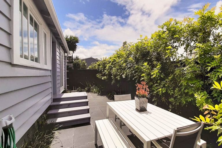 Photo of property in 74a Wharf Road, Te Atatu Peninsula, Auckland, 0610