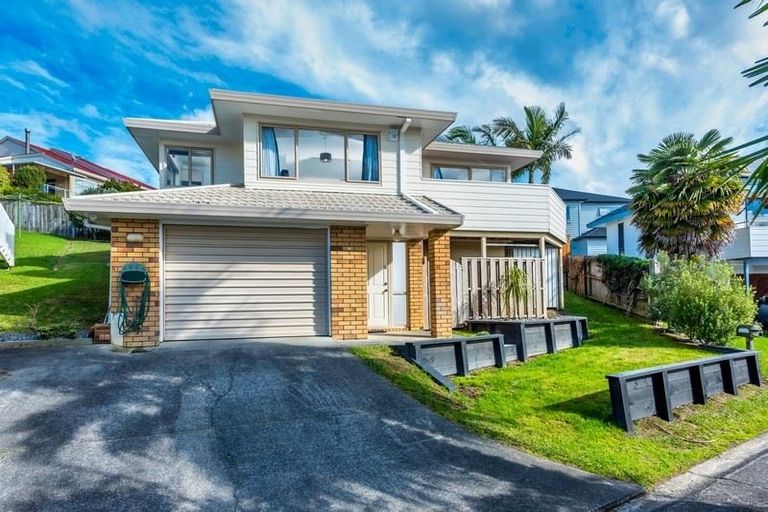 Photo of property in 13 Ballini Rise, West Harbour, Auckland, 0618