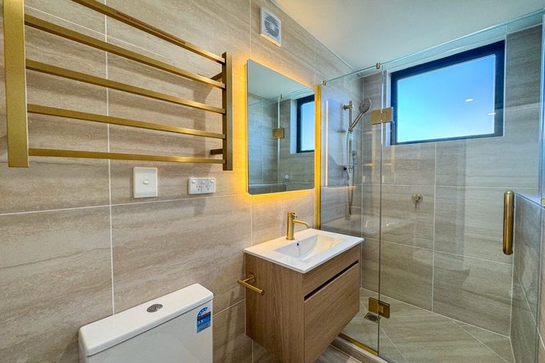 Photo of property in 2/9 Utting Street, Birkdale, Auckland, 0626