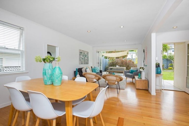 Photo of property in 1/19 Becroft Drive, Forrest Hill, Auckland, 0620