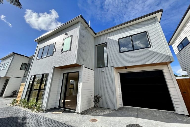 Photo of property in 2/19 Edwards Avenue, Henderson, Auckland, 0610