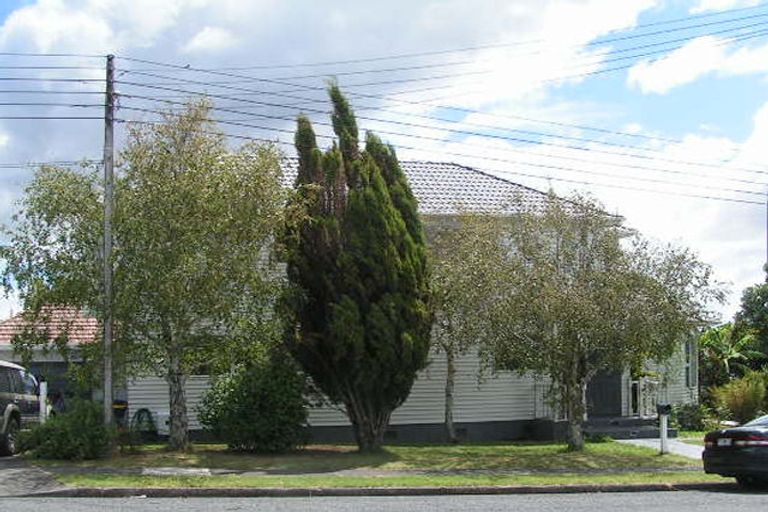 Photo of property in 1 Bayview Road, Hauraki, Auckland, 0622
