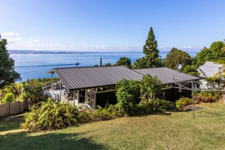 Photo of property in 17 Te Kopua Street, Acacia Bay, Taupo, 3330