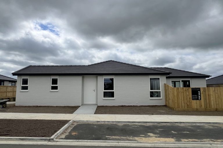 Photo of property in 16 Waruhia Crescent, Rototuna North, 3281