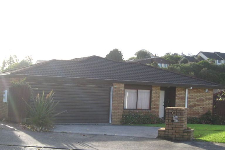 Photo of property in 1/22 Bernie Edwards Place, Botany Downs, Auckland, 2010