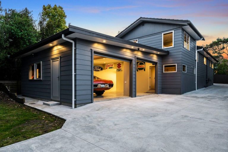 Photo of property in 13 Stallard Place, Glen Eden, Auckland, 0602