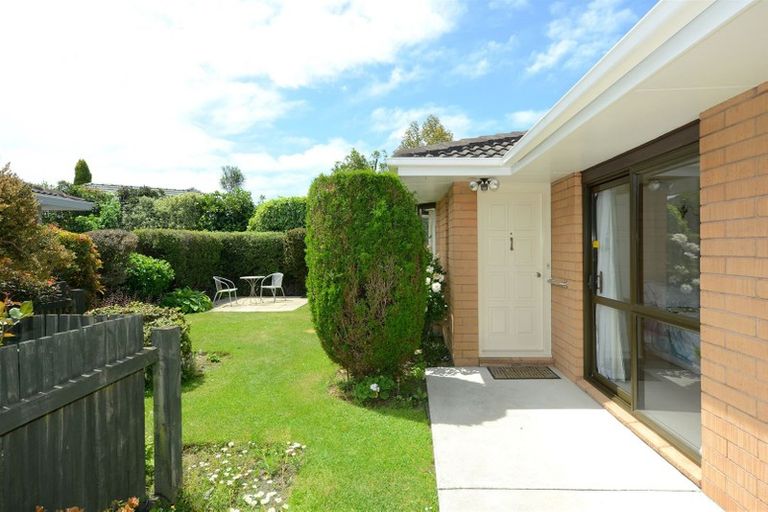 Photo of property in 2/58 Ambleside Drive, Burnside, Christchurch, 8053